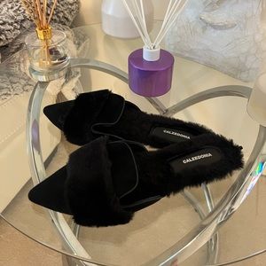 Calzedonia (Italian) Black Pointy Suede and Furry Flip Flops/Slippers